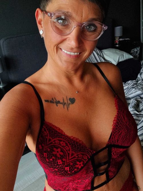Prettyvictoria27 OnlyFans Account - prettyvictoria27